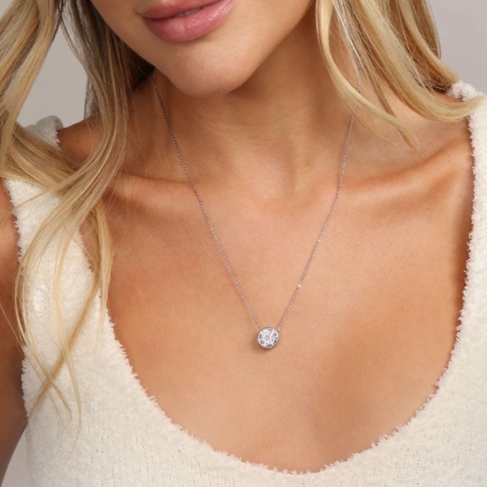 Melinda Maria Elegant Silver Necklace with Clear Gemstone - Picture 4 of 5